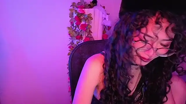 Snapshot of CherieCurl chatting on 07/03/26, 02:56 CherieCurl online show from 07/03/26, 02:56