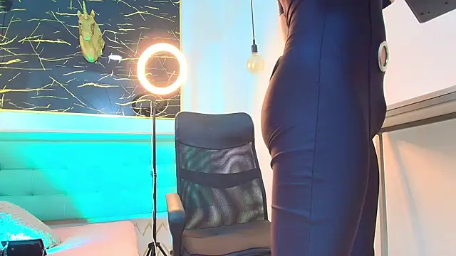 Snapshot of Bella_salvatore chatting on 11/20/25, 08:52 Bella salvatore online show from 11/20/25, 08:52