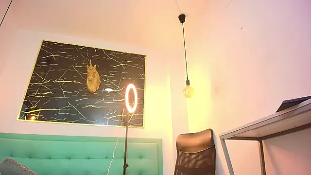 Snapshot of Bella_salvatore chatting on 11/23/25, 09:25 Bella salvatore online show from 11/23/25, 09:25