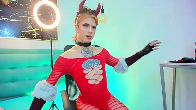 Snapshot of Bella_salvatore chatting on 12/13/25, 08:36 Bella salvatore online show from 12/13/25, 08:36