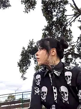 taaylor33 online show from 10/28/25, 07:49