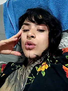 taaylor33 online show from 11/20/25, 06:02