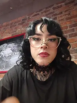 taaylor33 online show from 06/06/26, 07:29
