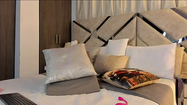 HaileyBaldwin online show from 12/25/24, 11:53