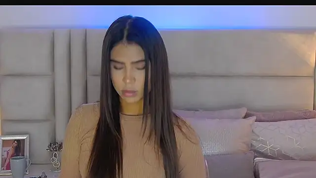 HaileyBaldwin online show from 02/02/25, 08:19