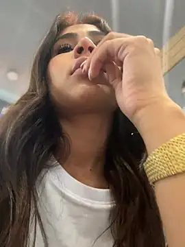 HaileyBaldwin online show from 03/04/25, 08:16