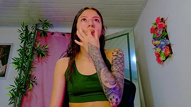 scarlet-jonesx online show from 05/19/26, 01:56