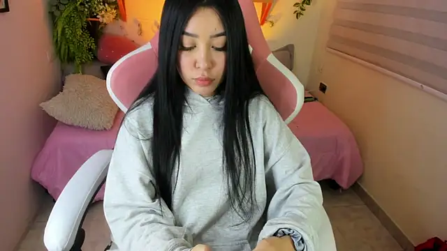 Snapshot of Starliee__ chatting on 10/24/25, 12:41 Starliee online show from 10/24/25, 12:41