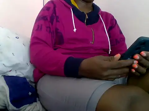 Hot-zeenah online show from 09/16/25, 05:25