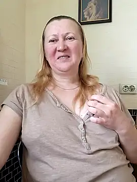 Snapshot of blondyaguar chatting on 09/13/25, 08:47 blondyaguar online show from 09/13/25, 08:47