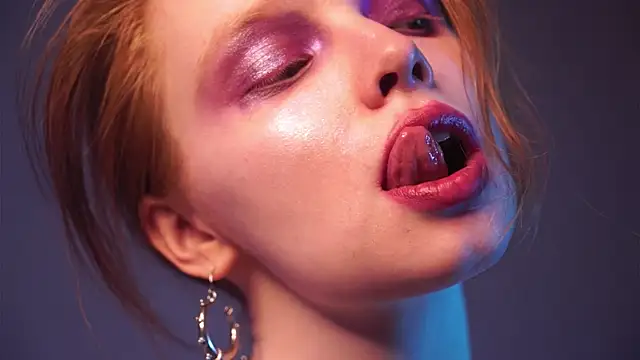 ginger hugs online show from 01/06/25, 01:09