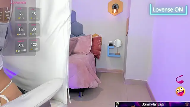 Chloe fischer  online show from 10/22/25, 03:45