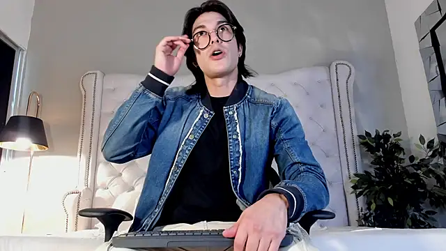 Karimferrer online show from 11/18/25, 07:29