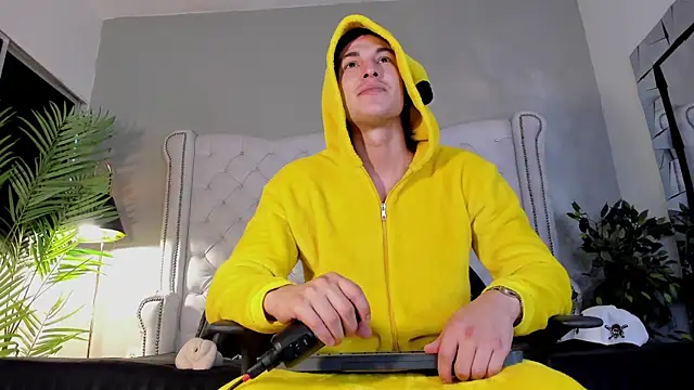 Karimferrer online show from 11/29/25, 08:56