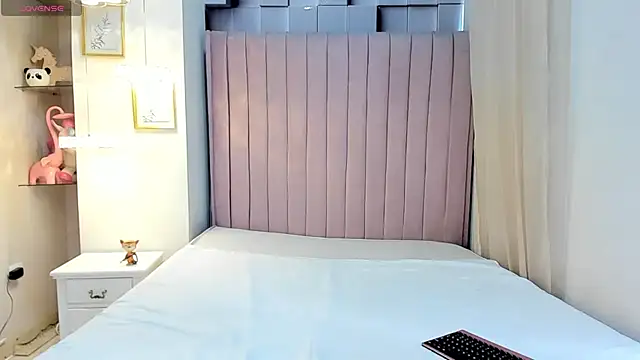 LisbethMoore  online show from 12/10/24, 12:38