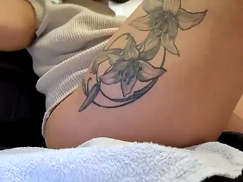 Snapshot of sweethotmilf888 chatting on 11/05/25, 08:47 sweethotmilf888 online show from 11/05/25, 08:47