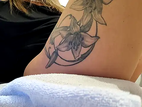 Snapshot of sweethotmilf888 chatting on 11/07/25, 09:31 sweethotmilf888 online show from 11/07/25, 09:31