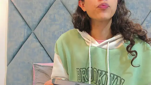 FreyaMoller online show from 06/16/26, 07:27