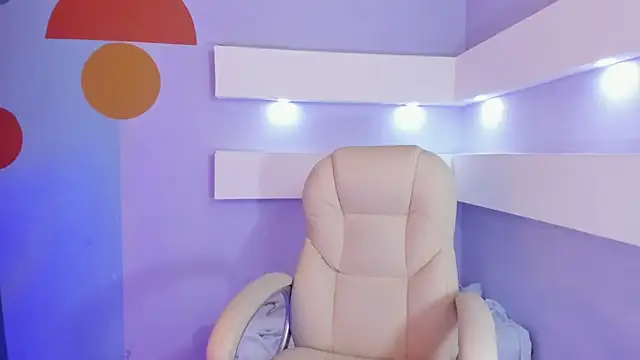 EmilyWalker11 online show from 12/31/24, 08:48