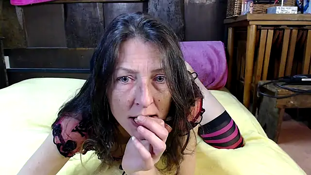 Snapshot of Reprobate4 chatting on 03/04/25, 11:43 Reprobate4 online show from 03/04/25, 11:43