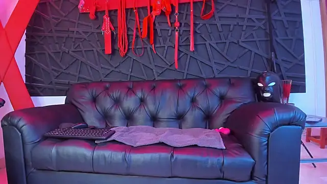 Ivannaakozlov  online show from 10/28/25, 08:11