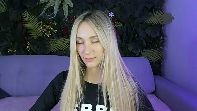 Horny Blond online show from 10/20/25, 08:04