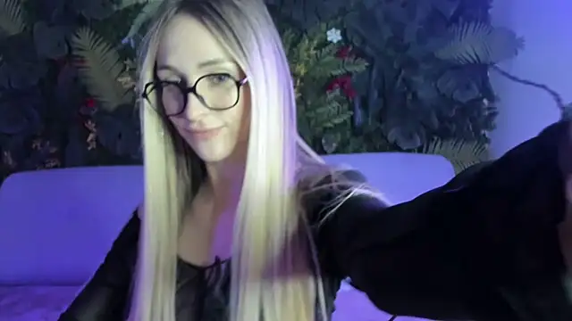 Snapshot of Horny_Blond chatting on 12/15/25, 09:13 Horny Blond online show from 12/15/25, 09:13