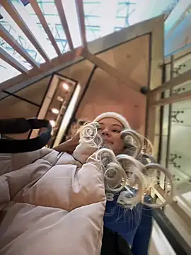 Snapshot of Times__Square chatting on 12/19/24, 07:18 Times Square online show from 12/19/24, 07:18