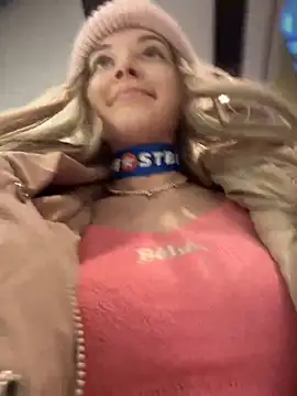 Snapshot of Times__Square chatting on 12/22/24, 06:06 Times Square online show from 12/22/24, 06:06