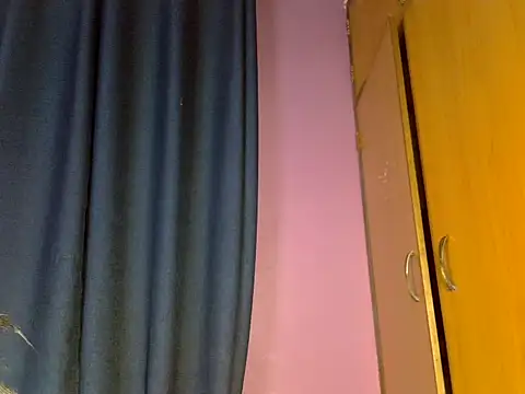 Queen petite  online show from 11/23/25, 08:41