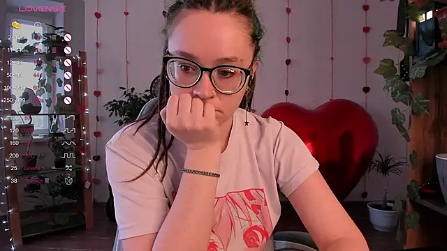 Snapshot of alisahug chatting on 02/14/25, 11:31 alisahug online show from 02/14/25, 11:31