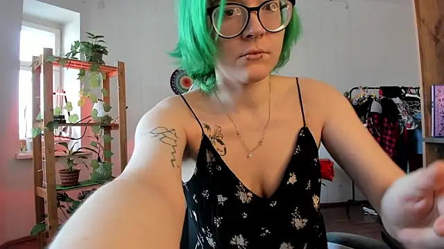 Snapshot of alisahug chatting on 03/04/25, 07:41 alisahug online show from 03/04/25, 07:41