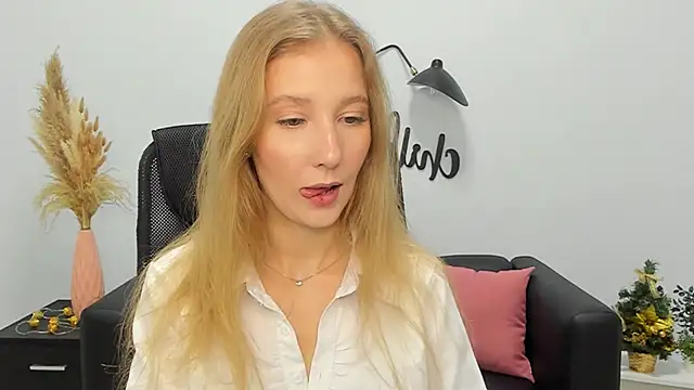 LolaWilsons online show from 12/24/24, 12:33