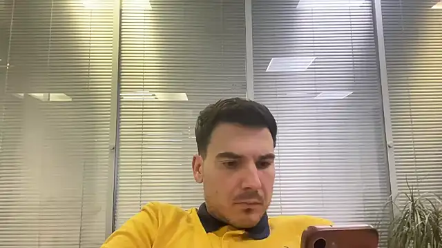 Snapshot of streamy_test13 chatting on 10/14/25, 09:21 streamy test13 online show from 10/14/25, 09:21