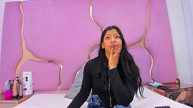 VaneLin18 online show from 10/01/25, 11:11