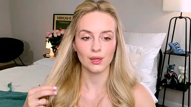 RozzitaBedberry online show from 09/24/25, 06:06