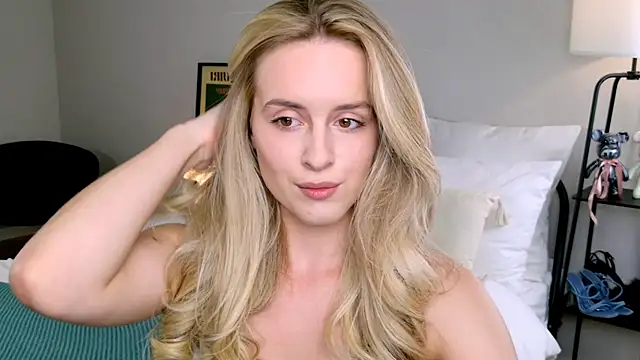 RozzitaBedberry online show from 09/29/25, 01:05