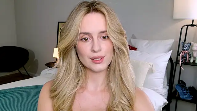 RozzitaBedberry online show from 10/12/25, 01:21