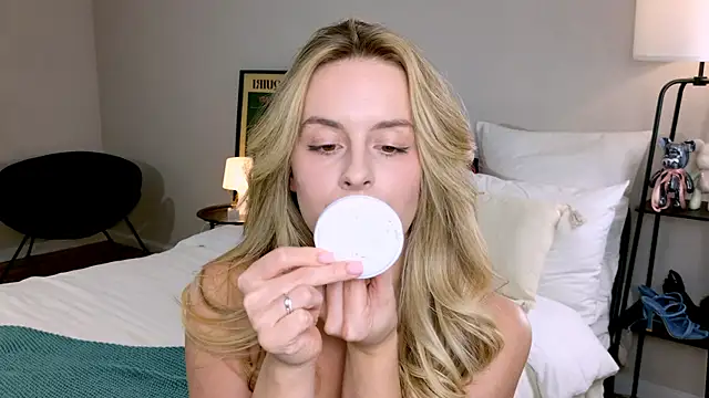 RozzitaBedberry online show from 11/07/25, 01:11