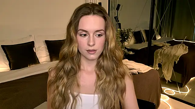 RozzitaBedberry online show from 05/10/26, 02:11