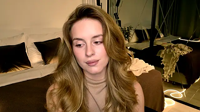 RozzitaBedberry online show from 05/11/26, 04:04
