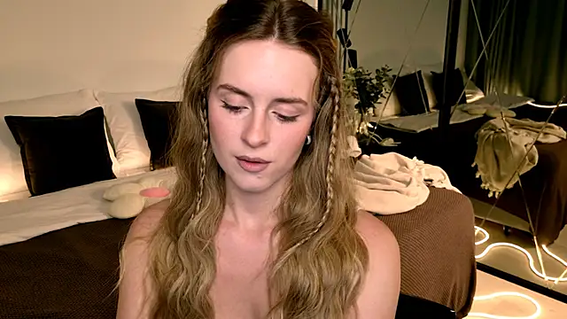 RozzitaBedberry online show from 05/16/26, 01:43