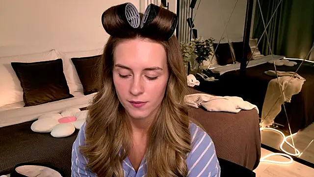 RozzitaBedberry online show from 05/25/26, 10:21
