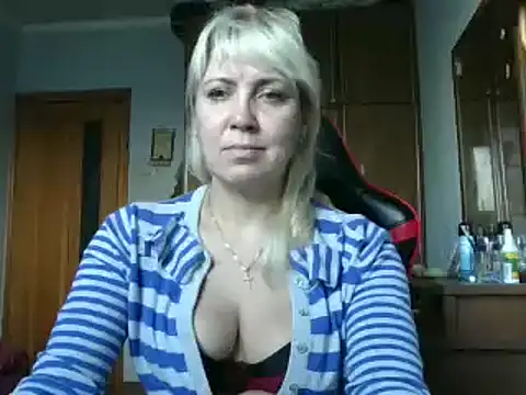 IrinaB1 online show from 10/28/25, 05:44