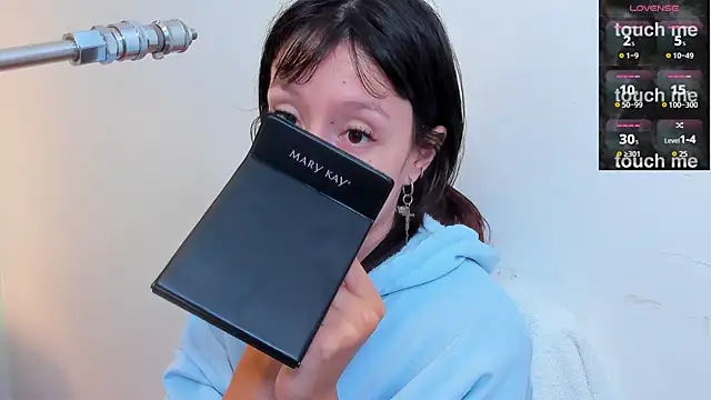 lizzy davis 1 online show from 10/27/25, 03:54