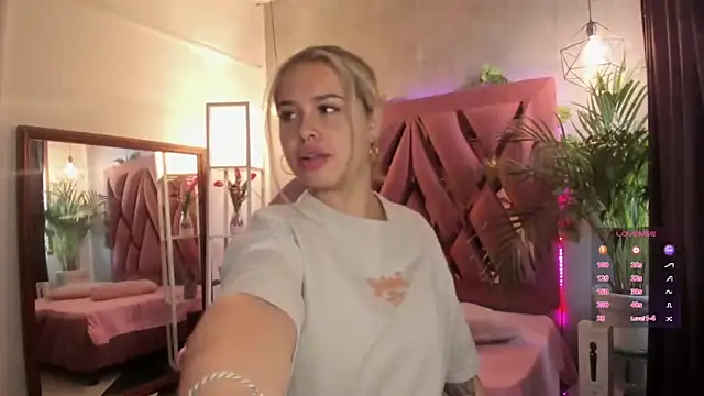 Haelycute online show from 01/11/25, 11:34