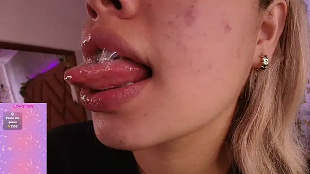 Haelycute online show from 10/26/25, 12:00