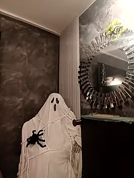 Snapshot of IsisBlake chatting on 10/30/25, 08:20 IsisBlake online show from 10/30/25, 08:20