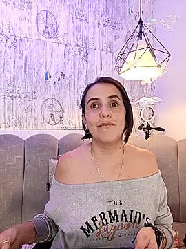 Snapshot of IsisBlake chatting on 11/24/25, 06:40 IsisBlake online show from 11/24/25, 06:40