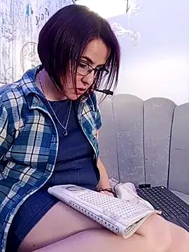 Snapshot of IsisBlake chatting on 11/26/25, 10:38 IsisBlake online show from 11/26/25, 10:38